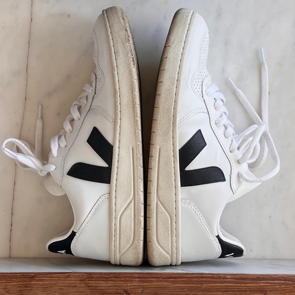 Veja V-10 in Extra White Leather Size 8 - Picture 3 of 9